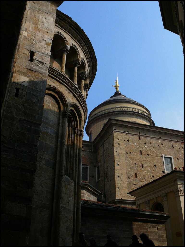 Bergamo Alta - Basilica di Santa Maria Maggiore e cupola del Duomo dedicato a Sant Alessandro