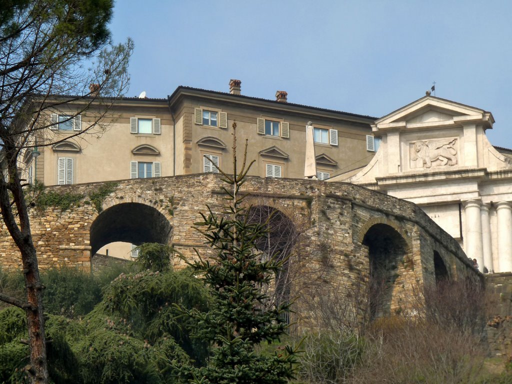 Bergamo - Gap - The Venetian walls around the Upper Town and the Porta S.Giacomo