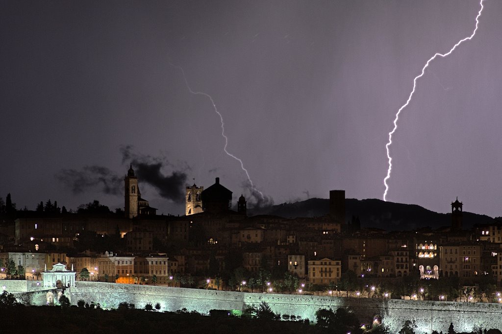 Fulmine sulle Mura di Bergamo