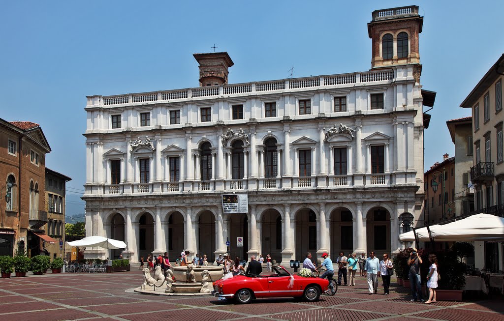 Building at At Piazza Vecchia