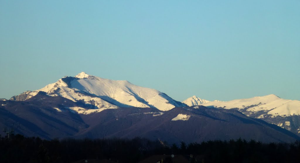 Monti briantei (Da sinistra: Monte Generoso, Pizzo di Gino e  Pizzo della Croce)