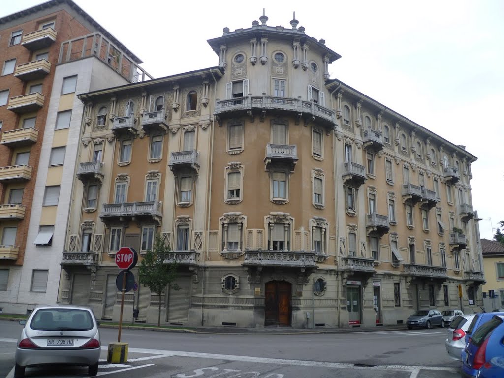 Busto Arsizio (VA) - Palazzo Frangi in stile eclettico in via Mameli