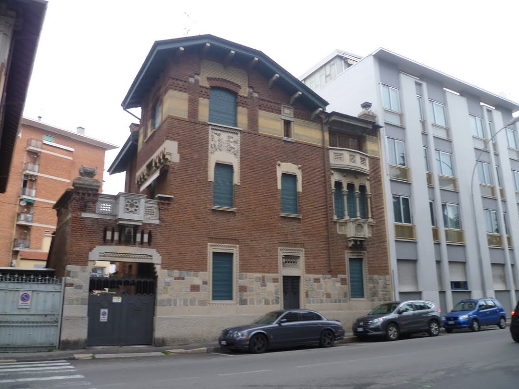 Busto Arsizio (Varese) - bel palazzo stile Liberty in via Mameli