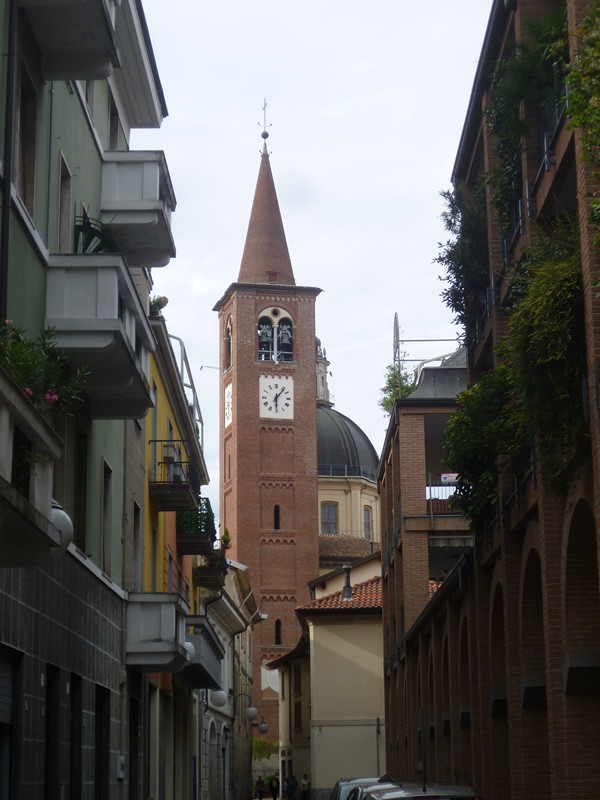 Busto  Arsizio (VA) - canpanile e cupola della Basilica di San Giovanni Battista