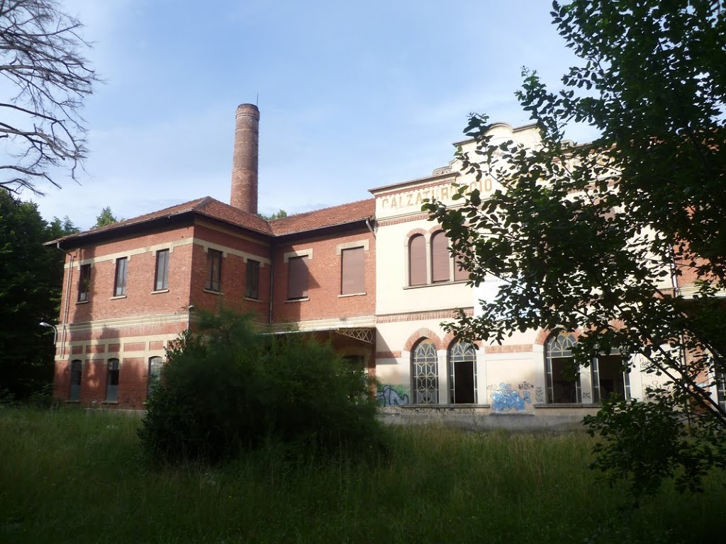 Busto Arsizio (VA) - ex calzaturifico in viale Duca dAosta
