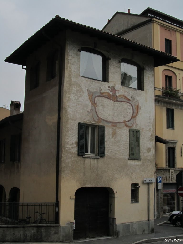 la meridiana di Piazza della Motta