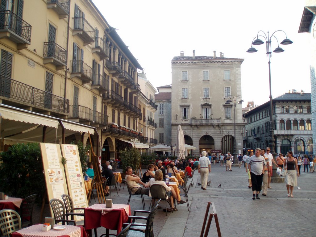 Como_piazza duomo_Italy
