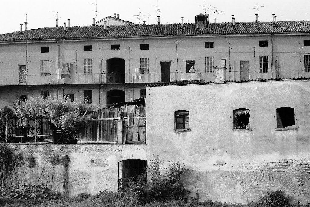 Casa di ringhiera della periferia sud