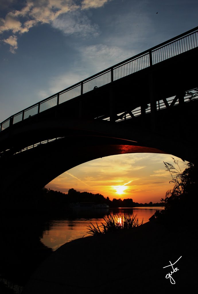 Mantova, la città dai mille tramonti - Tramonto sotto il ponte San Giorgio