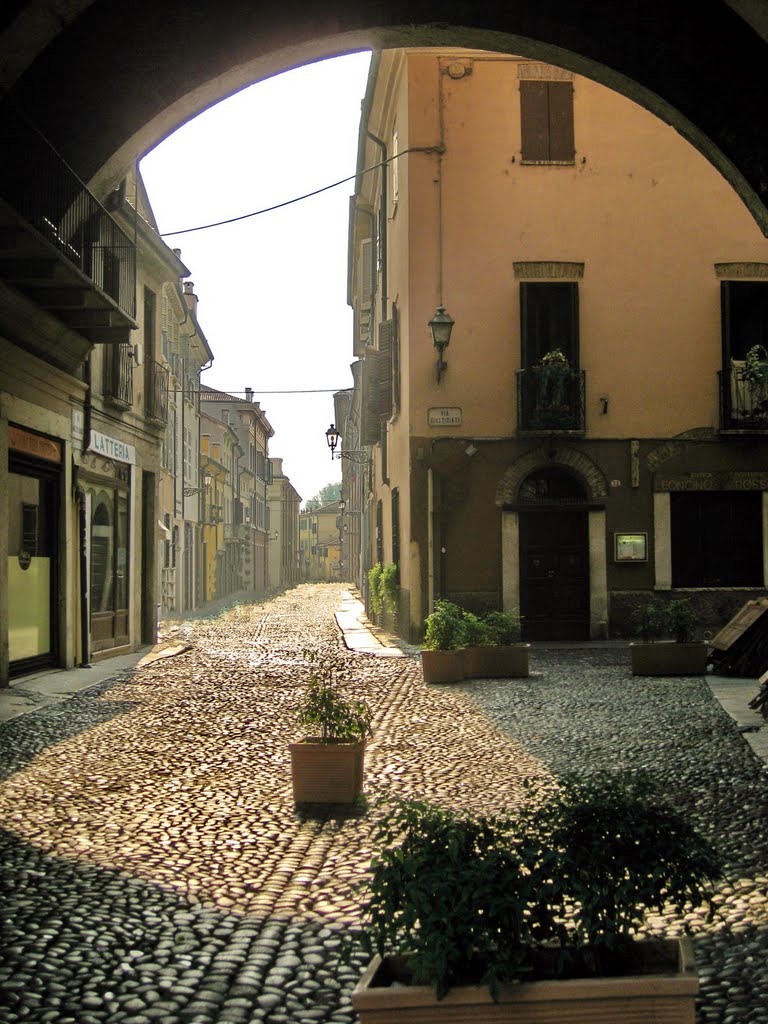 Mantova   ombre e luci ...    Mantova  shadows and lights