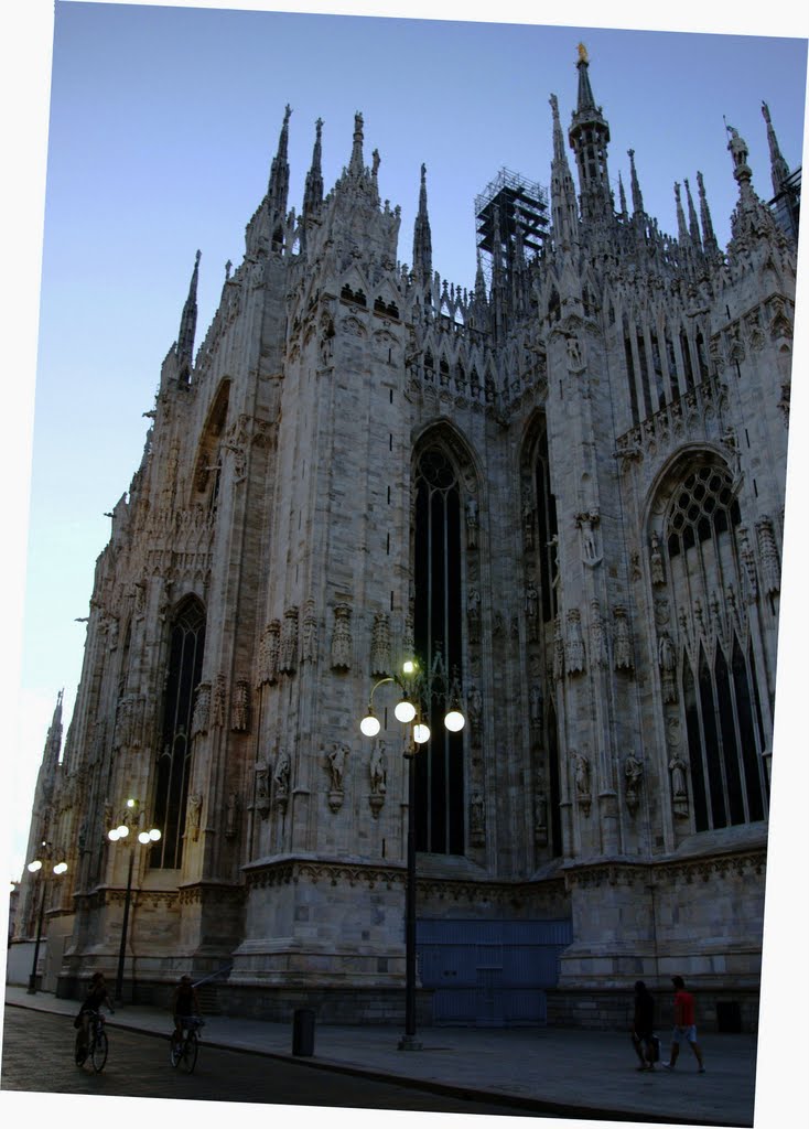 米兰大教堂一侧 Milano cathedral one side