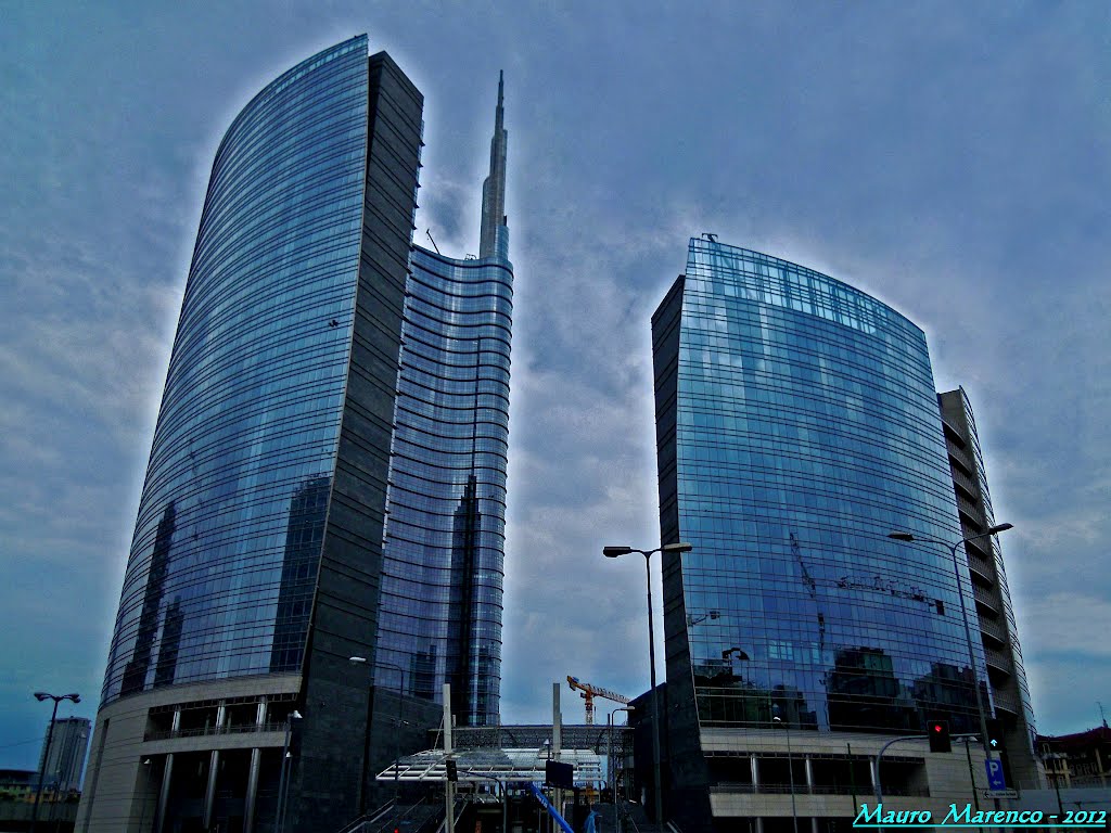 Milano, Piazza Sigmund Freud angolo Viale Sturzo. I nuovi grattacieli del Centro Direzionale