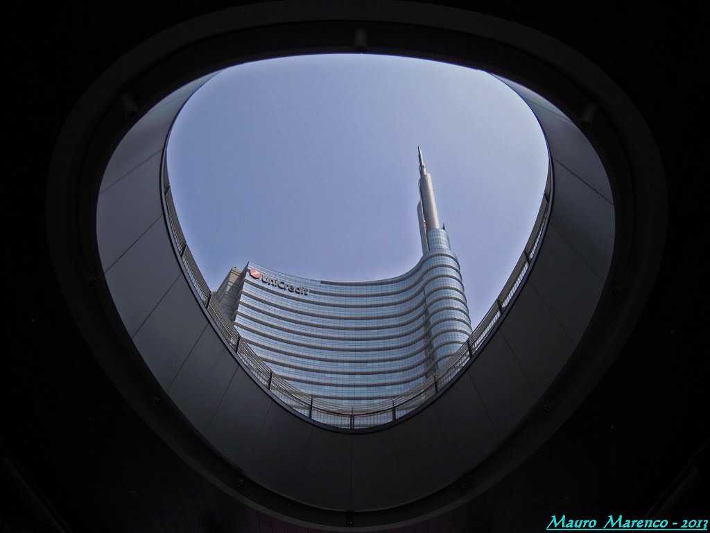 Milano, Piazza Gae Aulenti. Il grattacielo dellUniCredit - The Hole