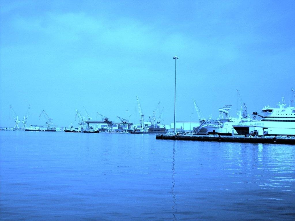 Ancona: "nel blu dipindo di blu" (the port)