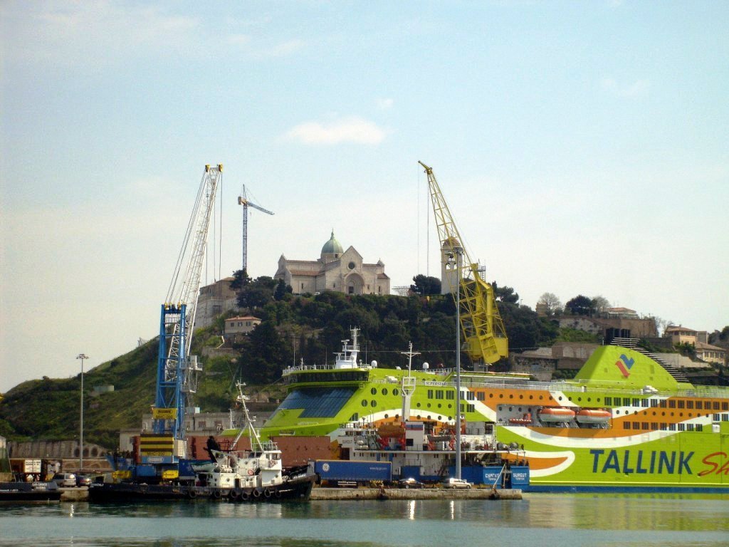 Ancona: San Ciriaco Cathedral enclosed...by the cranes