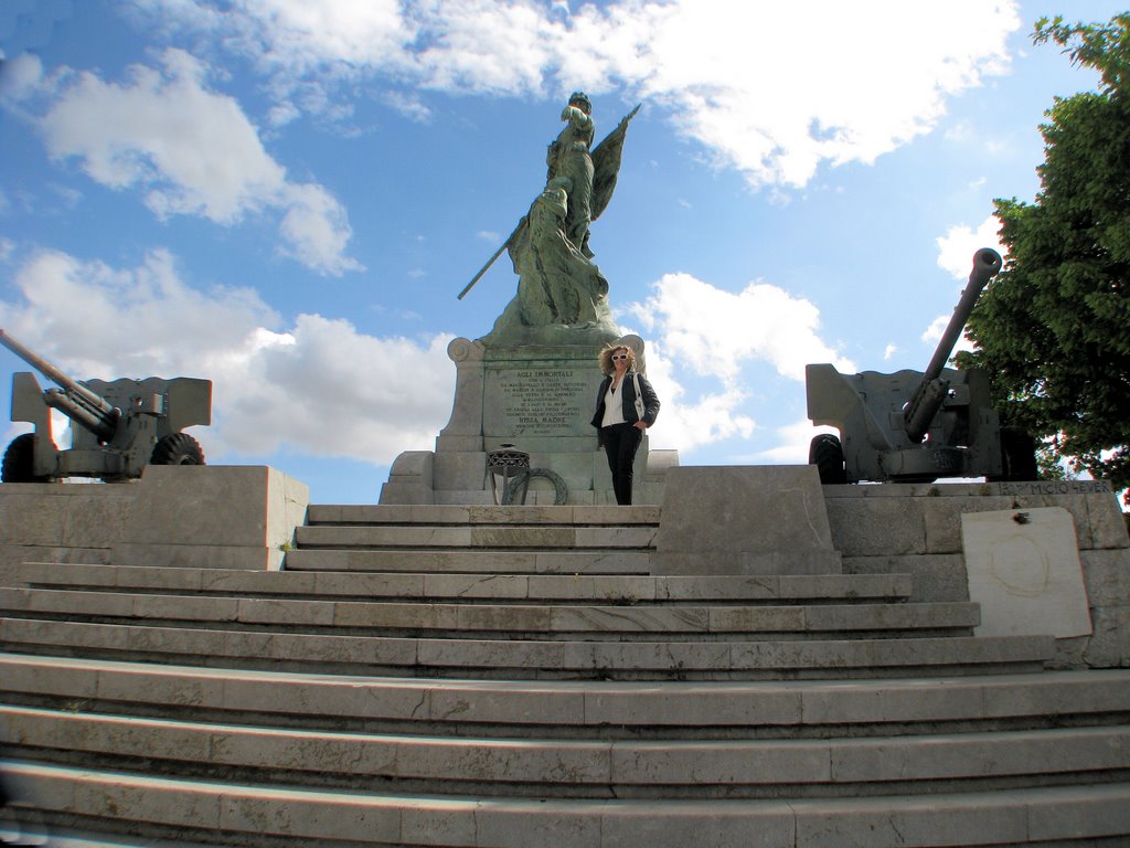 Caltanissetta - Il monumento ai Caduti