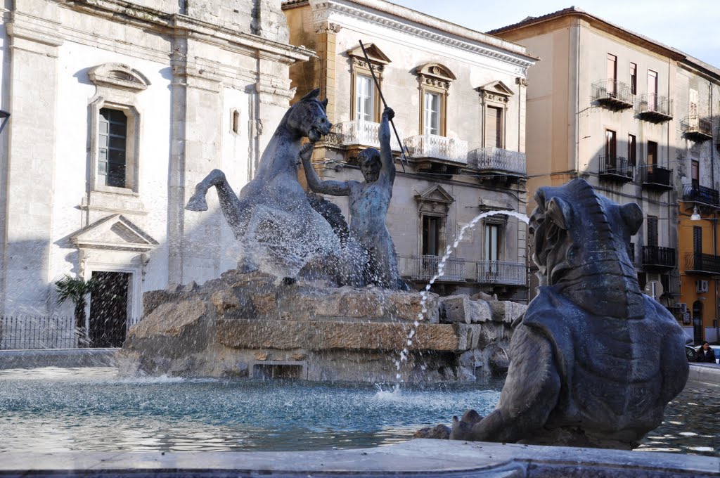 Piazza Garibaldi: "Fontana Tripisciano"  [3]