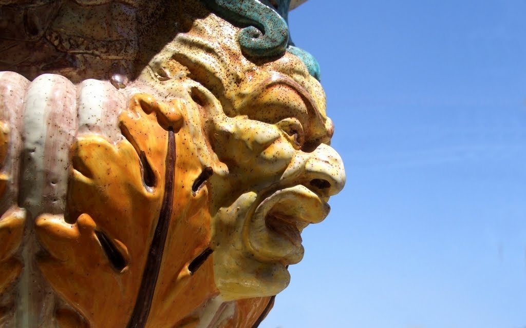 The ceramic fence guardian