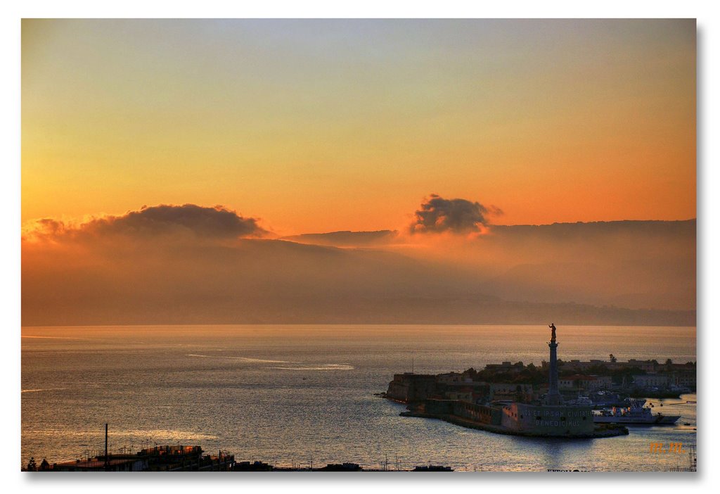 Lalba sullo Stretto di Messina/ The sunshine