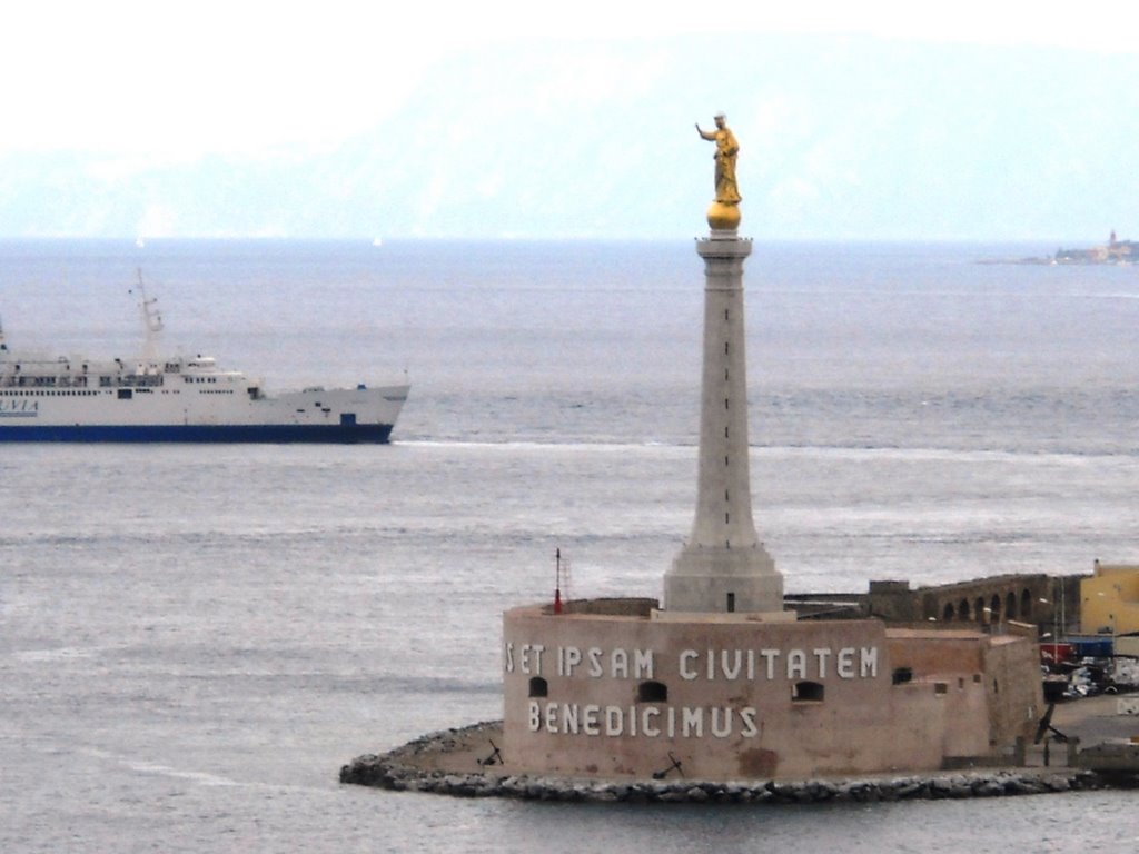 Arrivando a Messina - La Madonnina - Statua della Madonna della Lettera sulla torre "Campana" -