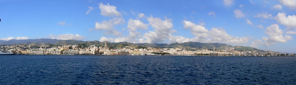 Panorama di Messina dal porto