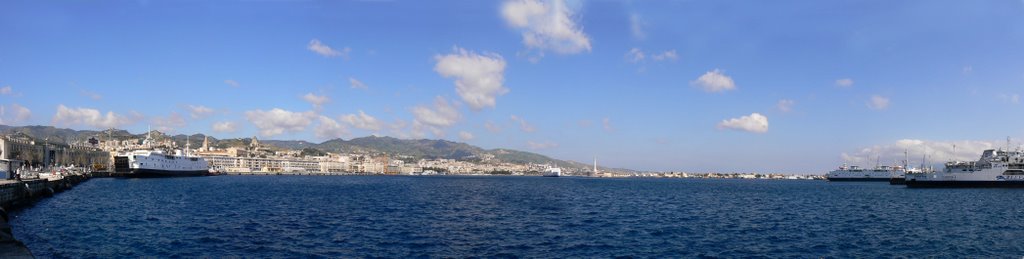Panorama di Messina dal porto