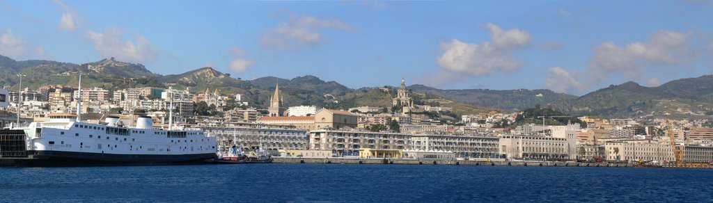 Panorama di Messina dal porto