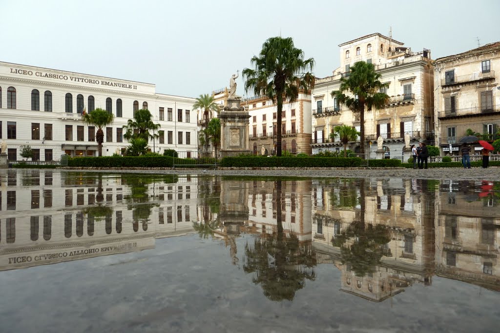 Ein heftiger Regenschauer verwandelte den Domplatz in Palermo kurzzeitig in einen See