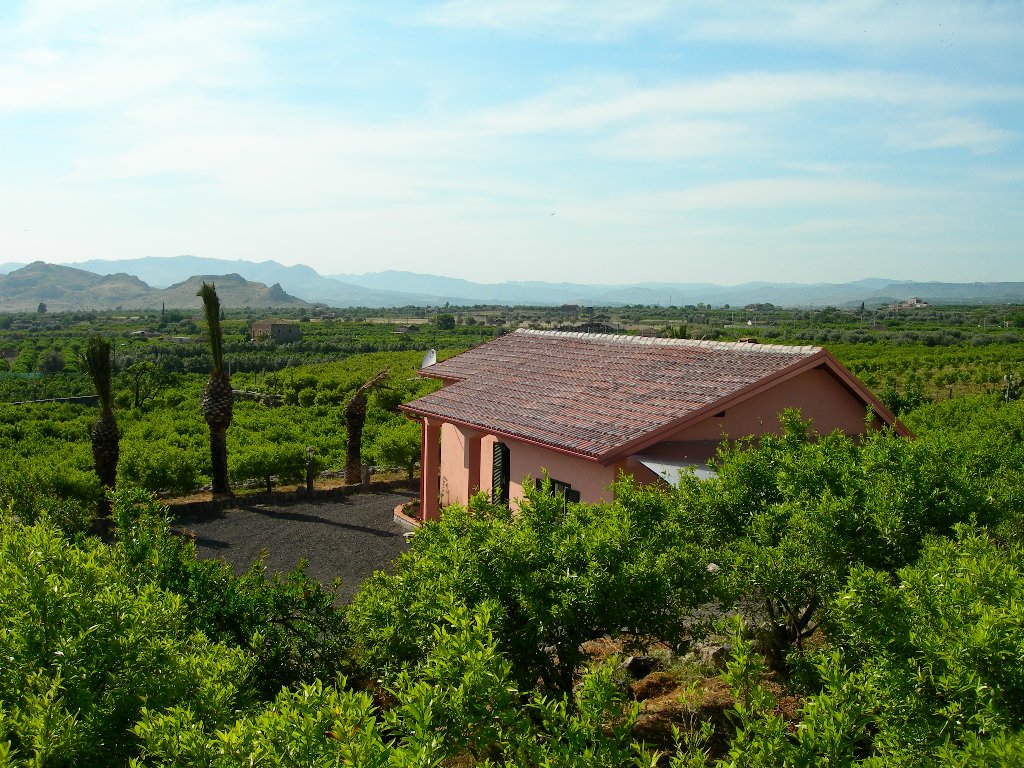 the little villa on the hill at Gianferrante Farmhouse in Sicily
