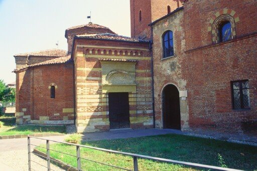 Baptistère roman XIIé battistero romanico