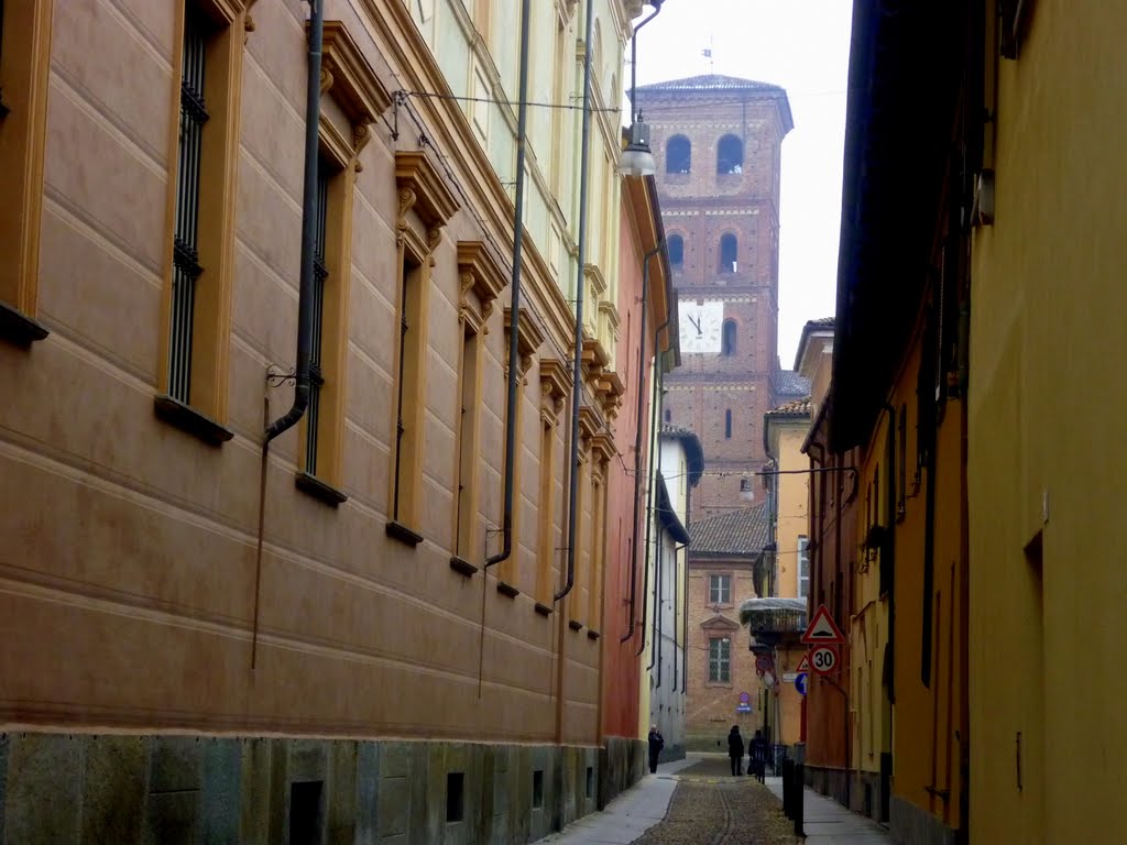 Asti, scorcio su campanile Cattedrale