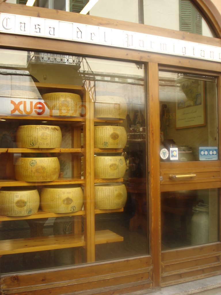 say "cheeeeese"   ! or "formaggio"