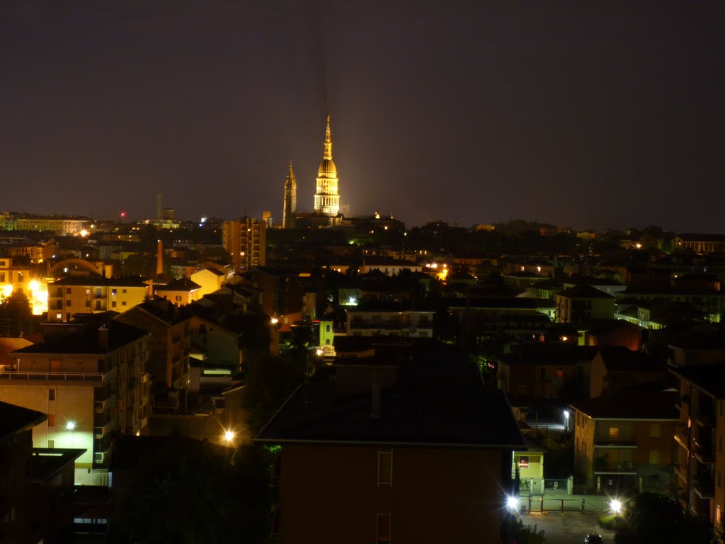 Novara e il suo simbolo. notturna