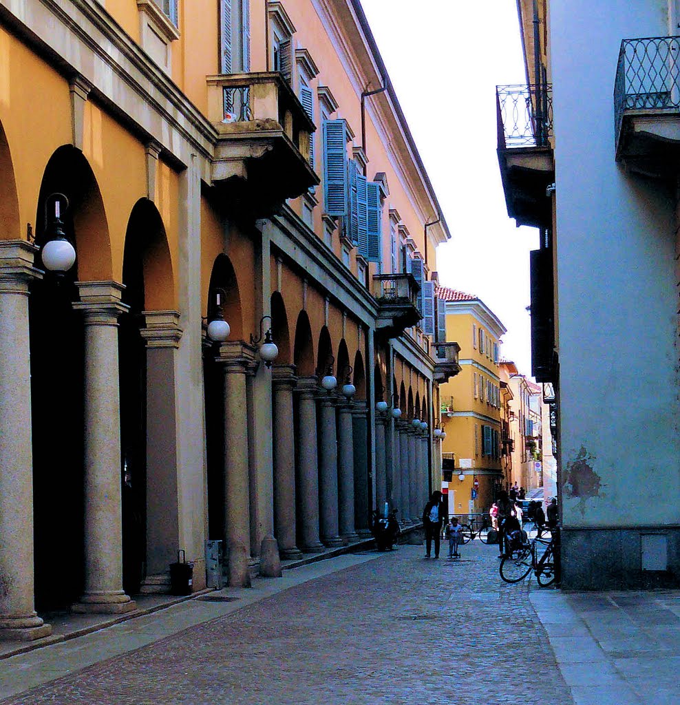 Novara - Via Giuseppe Ravizza 01