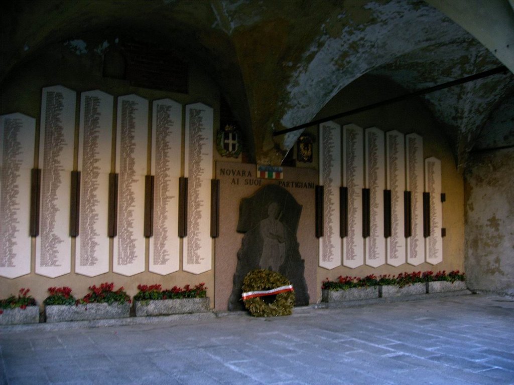 Novara Broletto monumenti hai caduti Partigiani