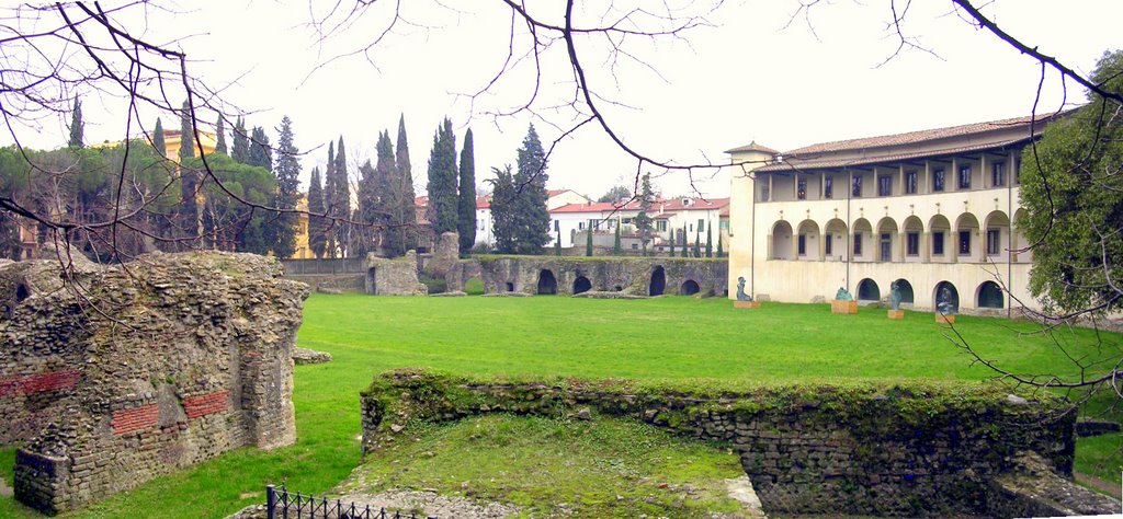 Arezzo - Anfiteatro Romano II Sec. d.C. e Museo Archeologico -