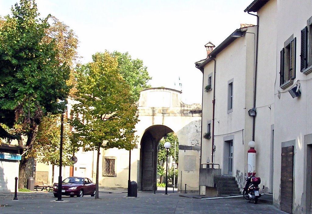 Arezzo - Porta Trento e Trieste e vecchia pompa di benzina allex Caserma dei Pompieri