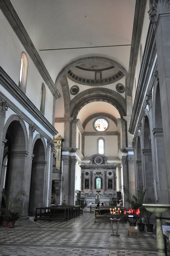 Arezzo: linterno della Chiesa della SS. Annunziata (19-08-2010)