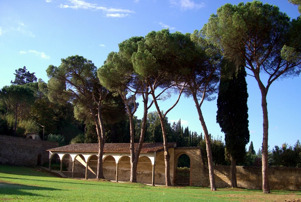 Arezzo - S. Maria delle Grazie - Porzione rimasta del Portico perimetrale (a detta del Vasari, Piero della Francesca vi aveva dipinto un ciclo su S. Donato..patrono di Arezzo)