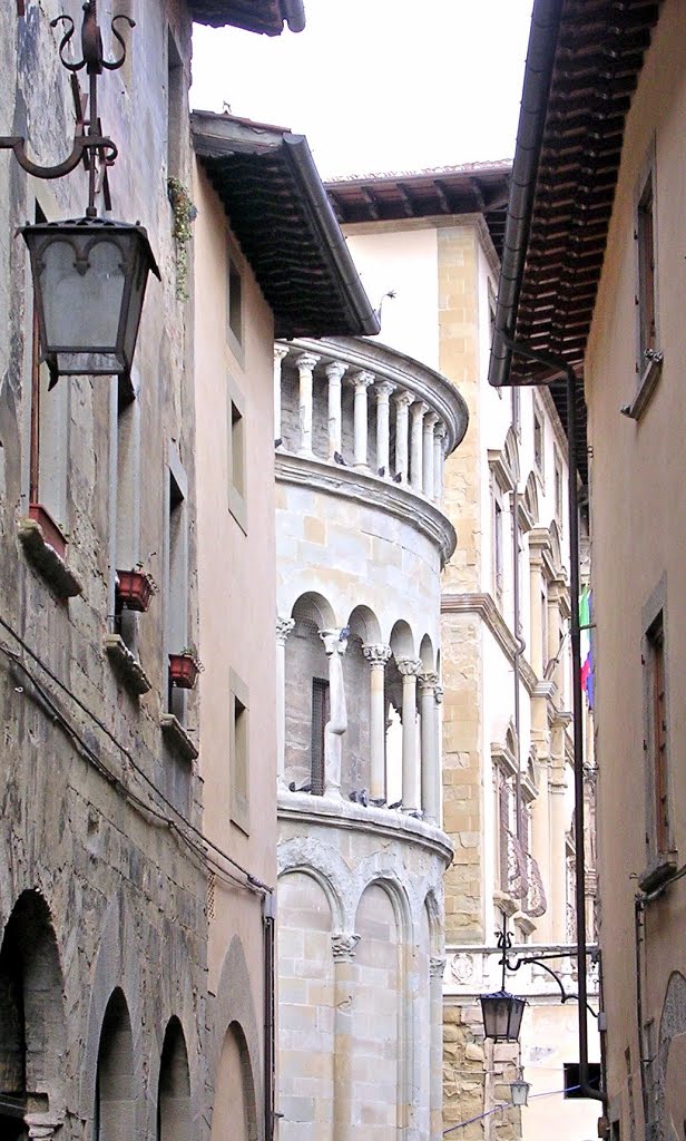 Arezzo - Scorcio dellabside della Pieve Romanica