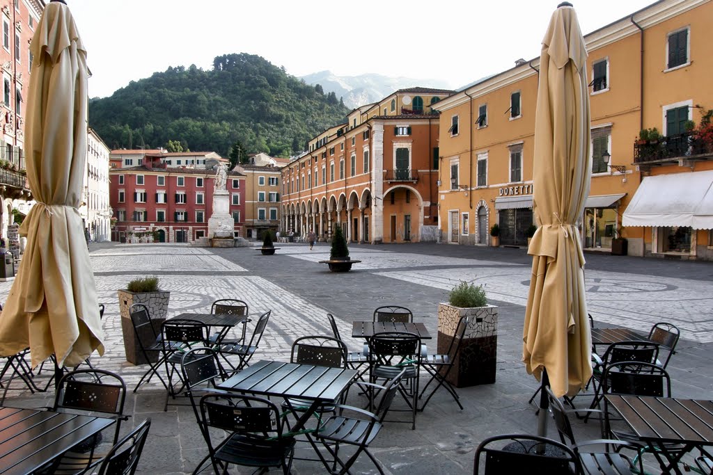 CARRARA. Piazza Alberica