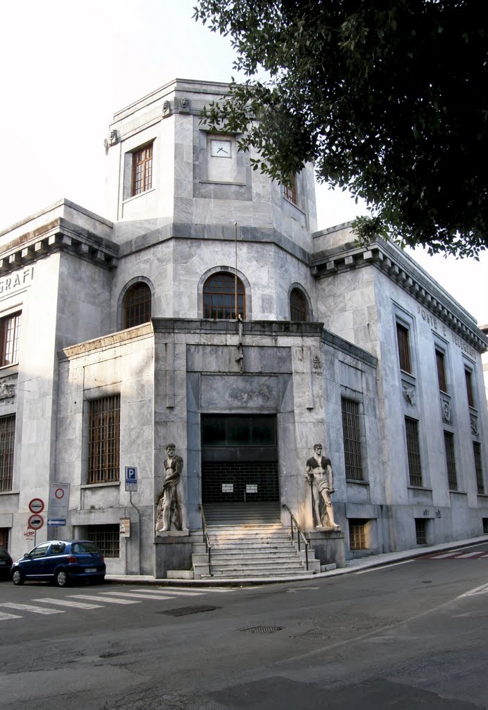 CARRARA. Palazzo delle Poste