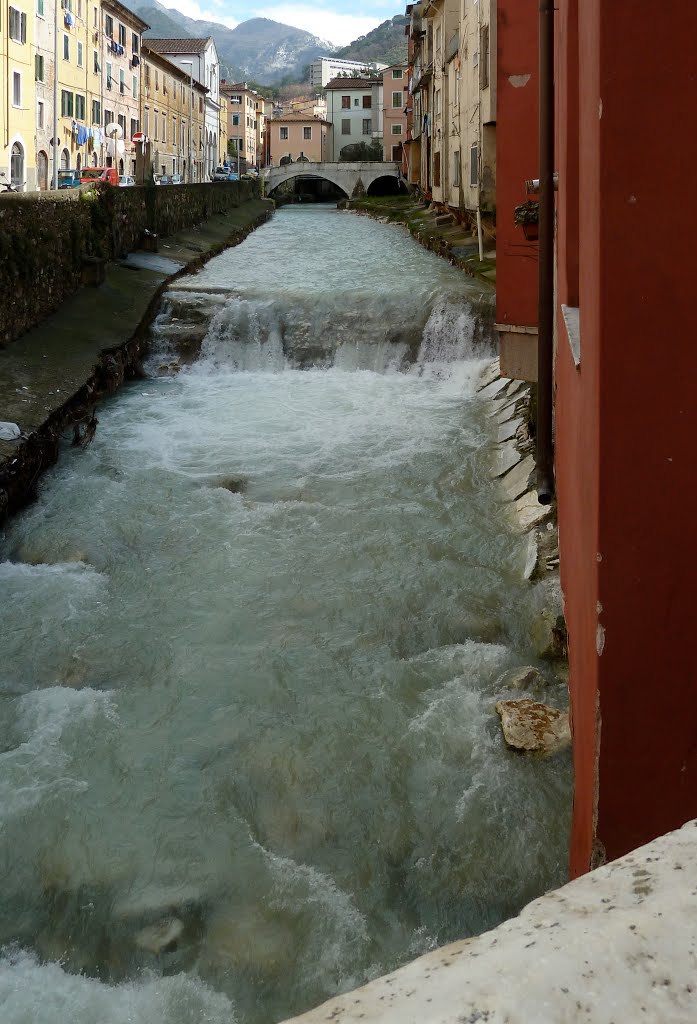 Il Carrione ... un breve corso dacqua che nasce nelle Alpi Apuane ...