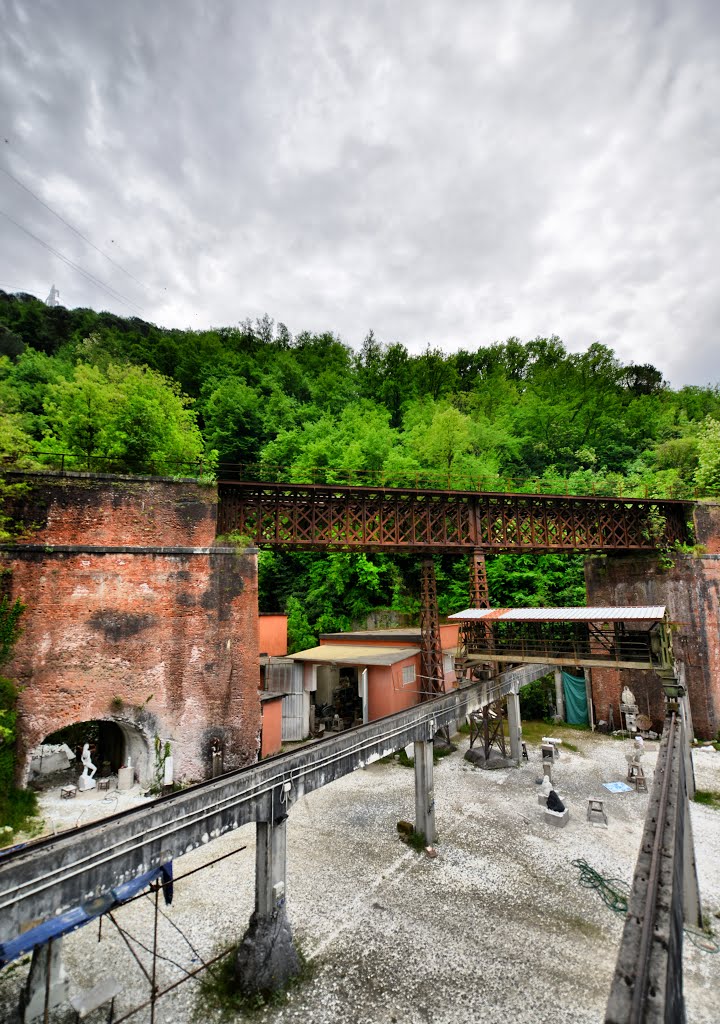 Carrara - ponte vecchia ferrovia marmifera