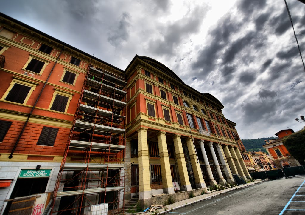 Carrara - teatro Politeama - sede "F.A.I."  gruppi anarchici riuniti