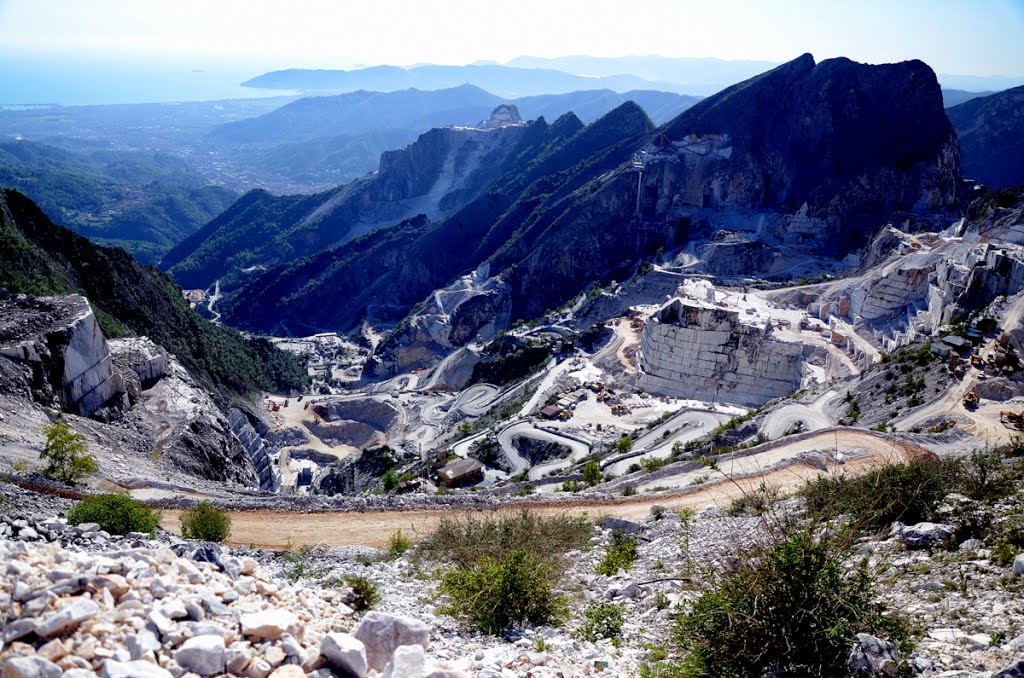 la cava di marmo di carrara