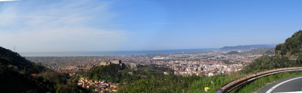 Panorama di Massa e Bocca di Magra