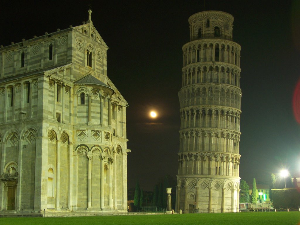 Torre by night