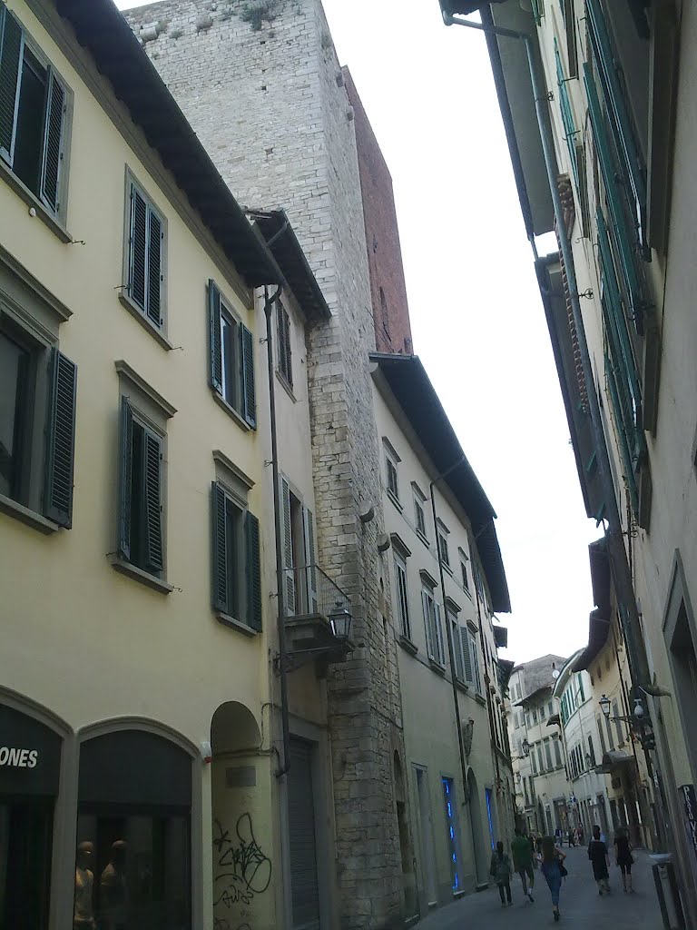Prato - V. Garibaldi - torre medievale