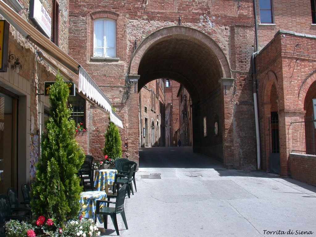 2002, Torrita di Siena, Porta Nuova